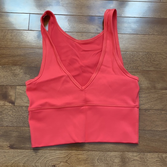 like new lululemon power pivot tank - Picture 2 of 2